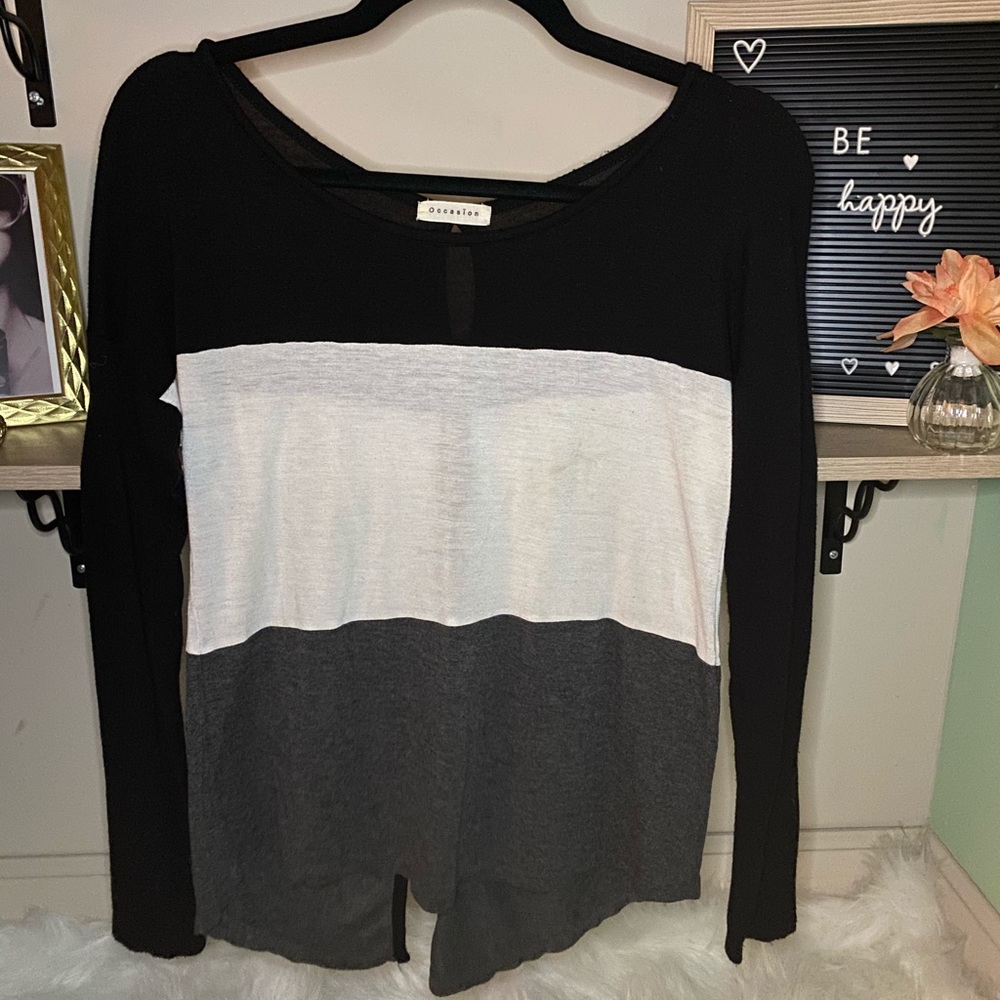 ✨Color block button down blouse✨ - Picture 2 of 2
